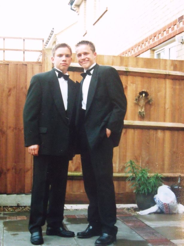 Olly-Murs-with-his-twin-brother-Ben
